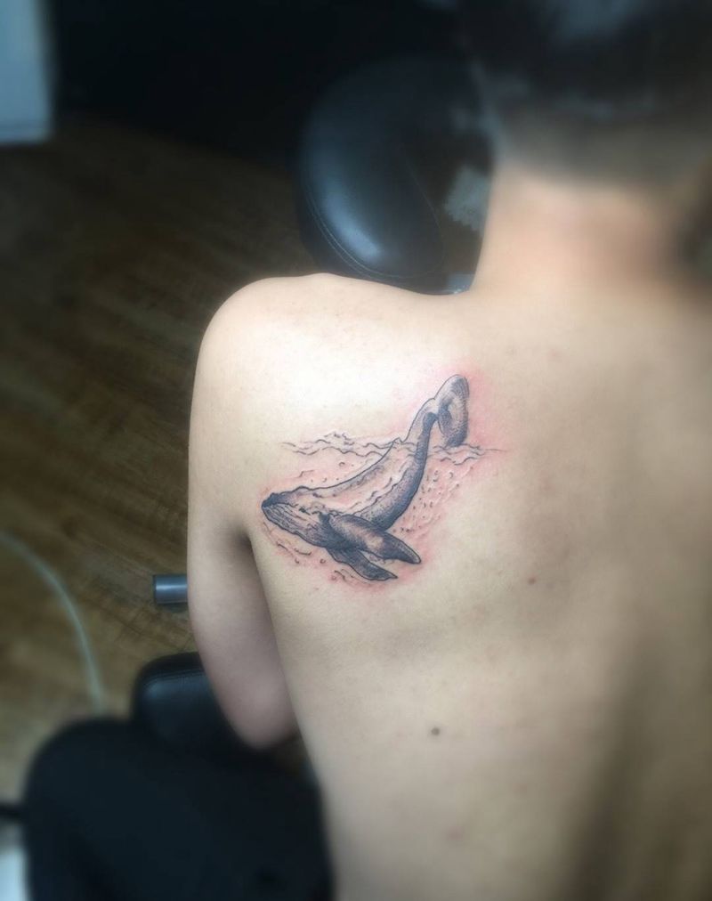 鲸鱼纹身图片_成品肩部欧美清新动物纹身图案