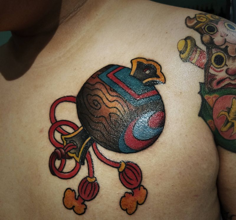 福锤纹身图片_胸部老传统纹身图案