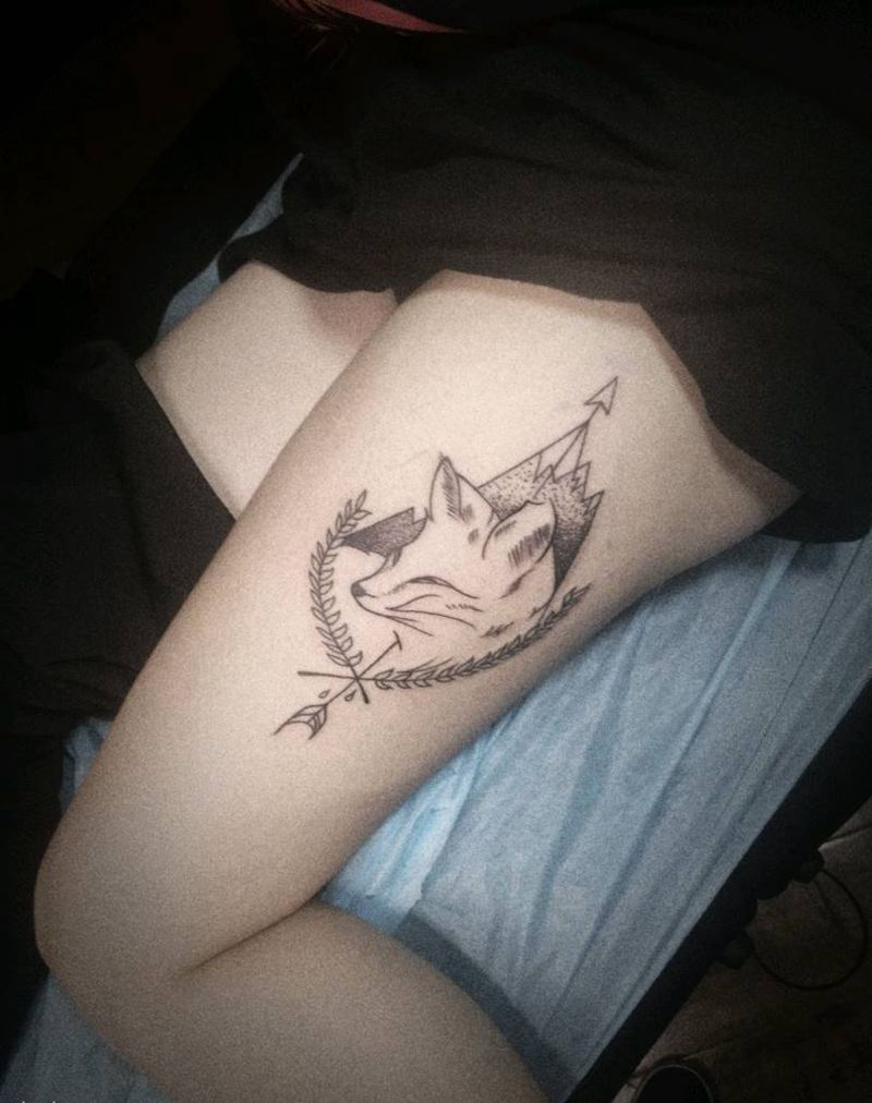 点刺狐狸纹身图片_腿部点刺几何狐狸  大腿纹身图案