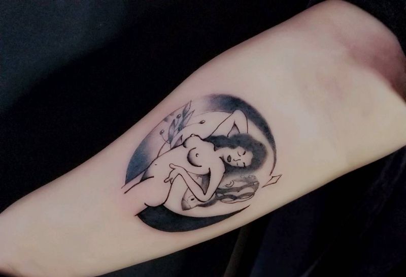 裸女纹身图片_手臂欧美写实Old School纹身图案