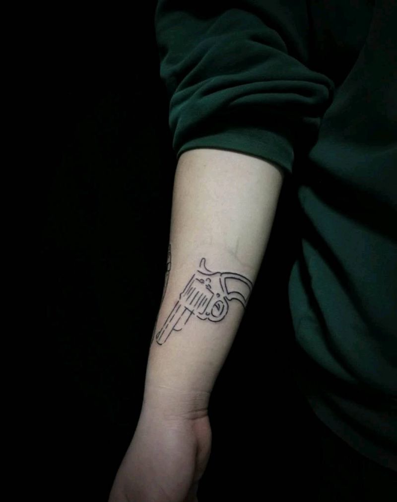 小左轮纹身图片_手臂几何小清新手枪线条纹身图案