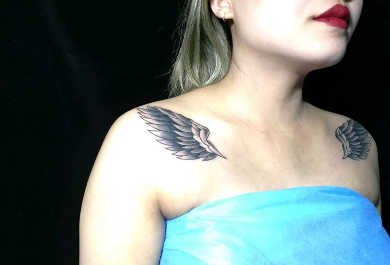 翅膀纹身图片_胸部腰部纹身图案
