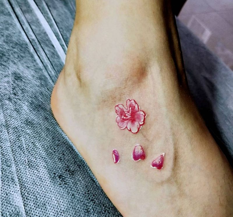樱花纹身图片_脚部水彩樱花纹身图案