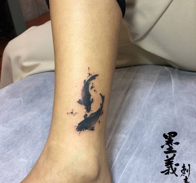 水墨鱼纹身图片_成品颈部背部手部习俗国画几何人物图腾纹身图案