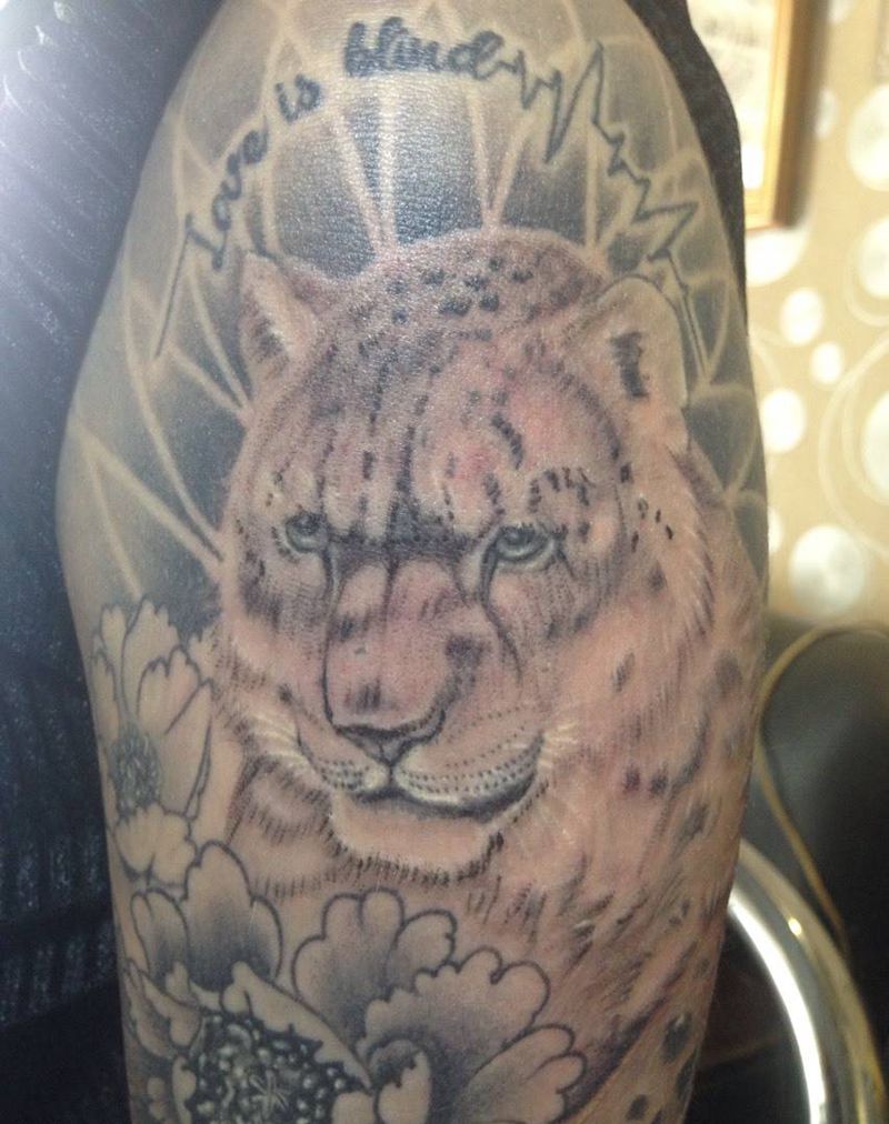 花豹牡丹纹身图片_成品手臂欧美写实清新动物纹身图案