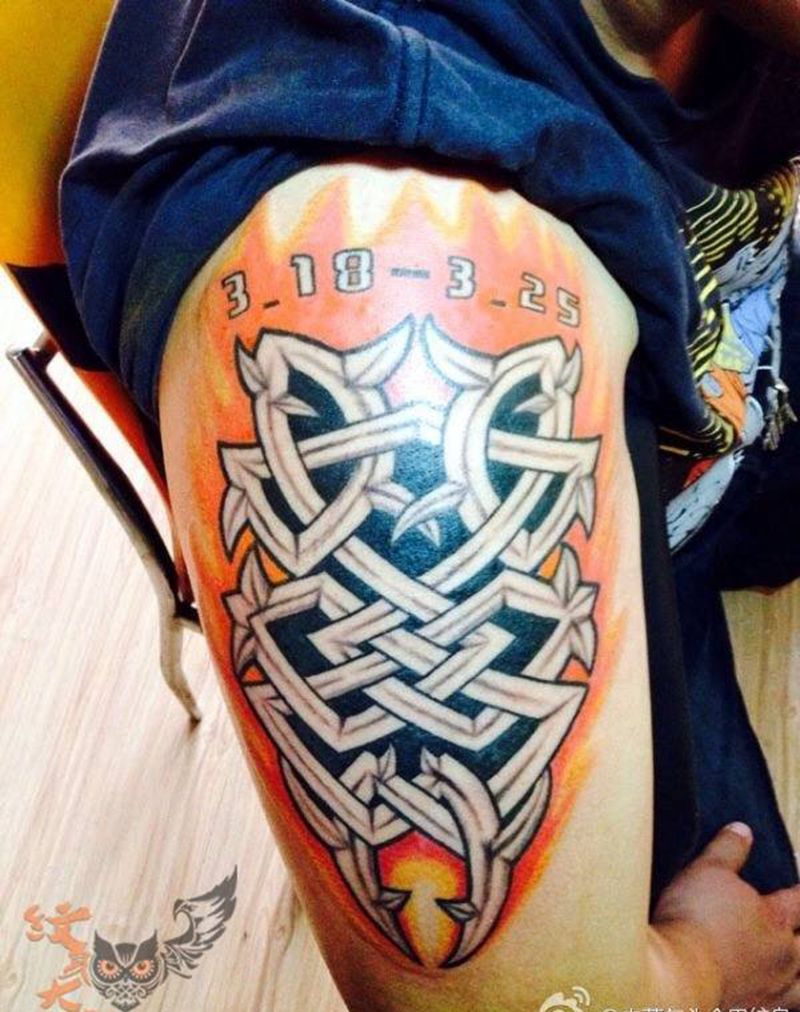 大臂半彩图腾纹身图片