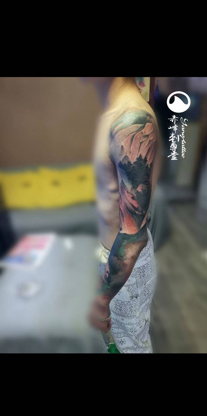 水墨 国风纹身图片_手臂水墨纹身图案