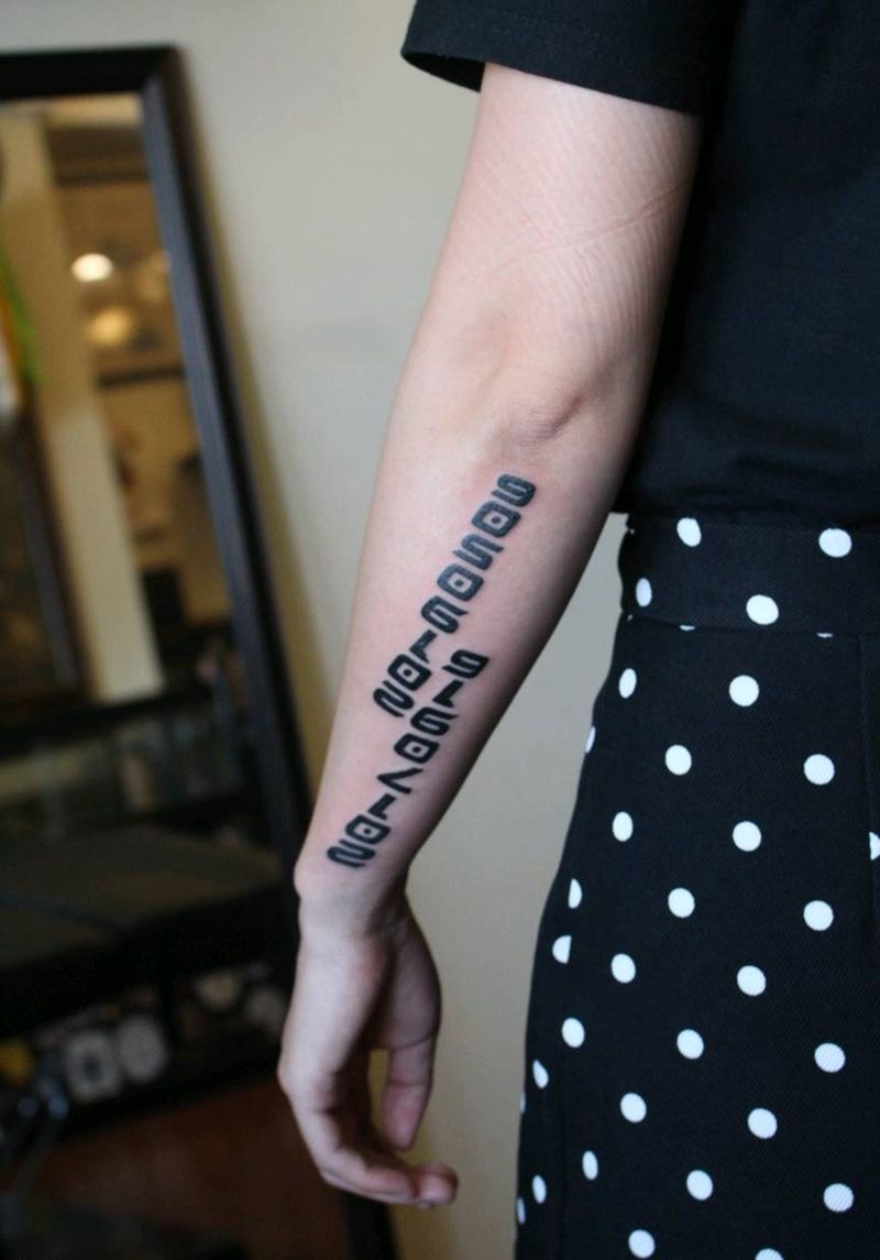 文字纹身图片_胸部手部纹身图案