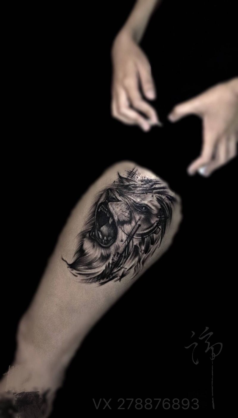 狮子纹身图片_腿部几何狮子纹身图案