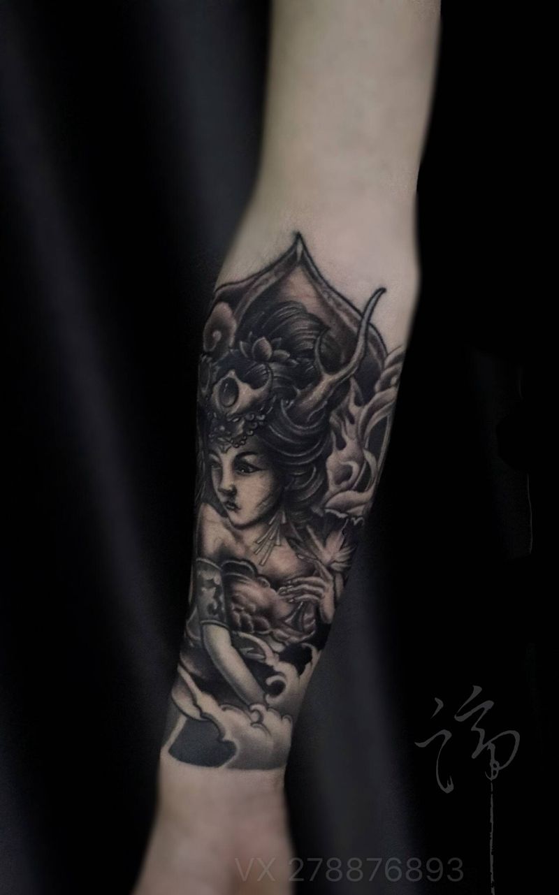 龙女纹身图片_手臂新传统龙女 小臂纹身图案