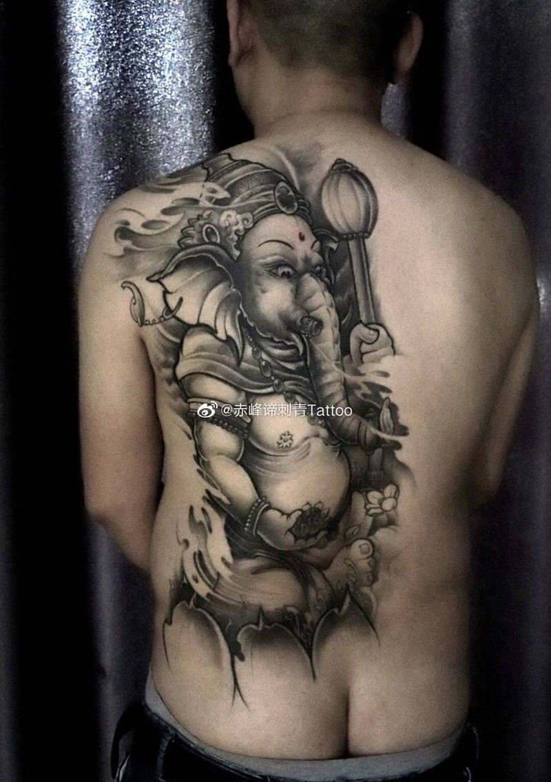 象神纹身图片_背部新传统象神纹身图案