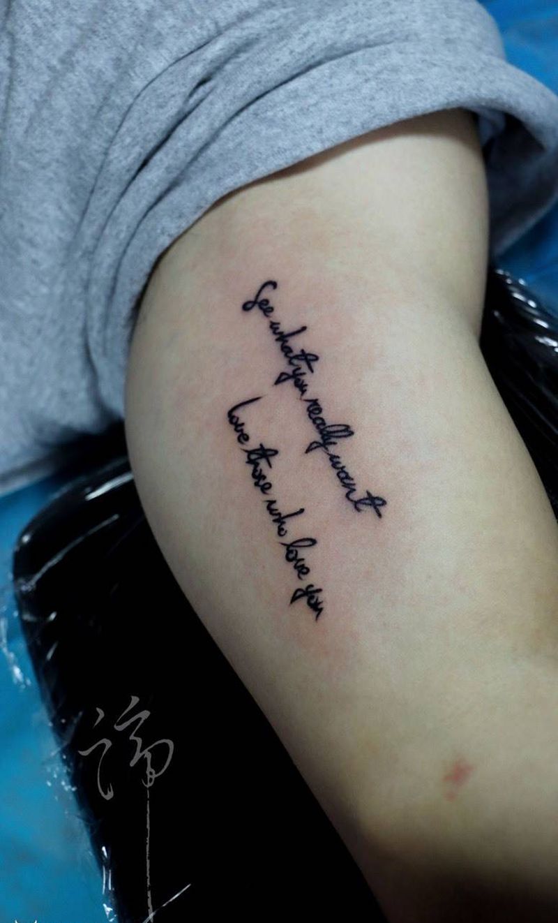 小字母纹身图片_颈部腰部花体字几何字母小清新唯美纹身图案