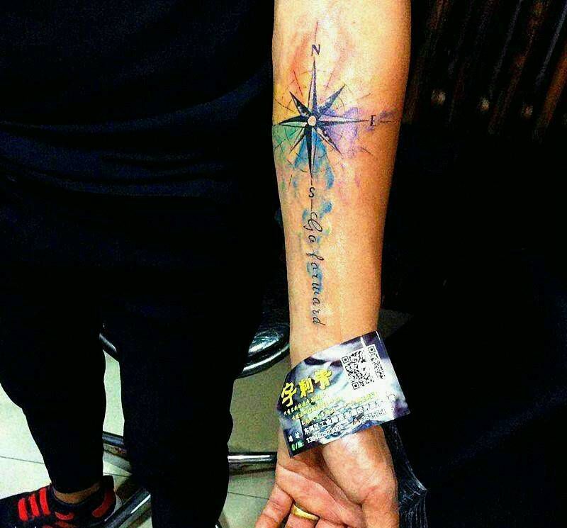 指南针纹身图片_臀部手臂习俗清新字符原创小图成品手稿插画纹身图案