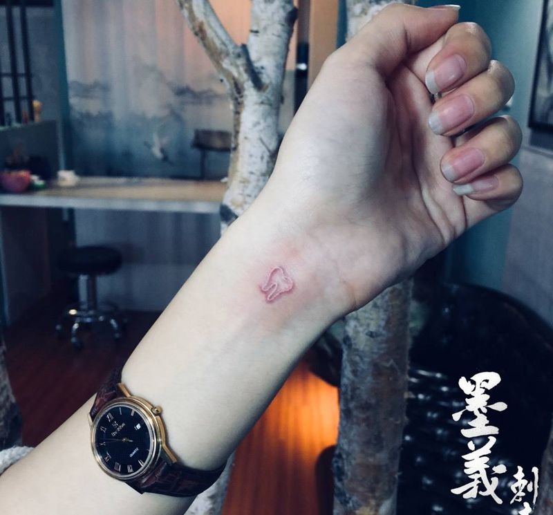 牙齿纹身图片_腹部手臂习俗国画写实传统欧美腰部颈部成品纹身图案