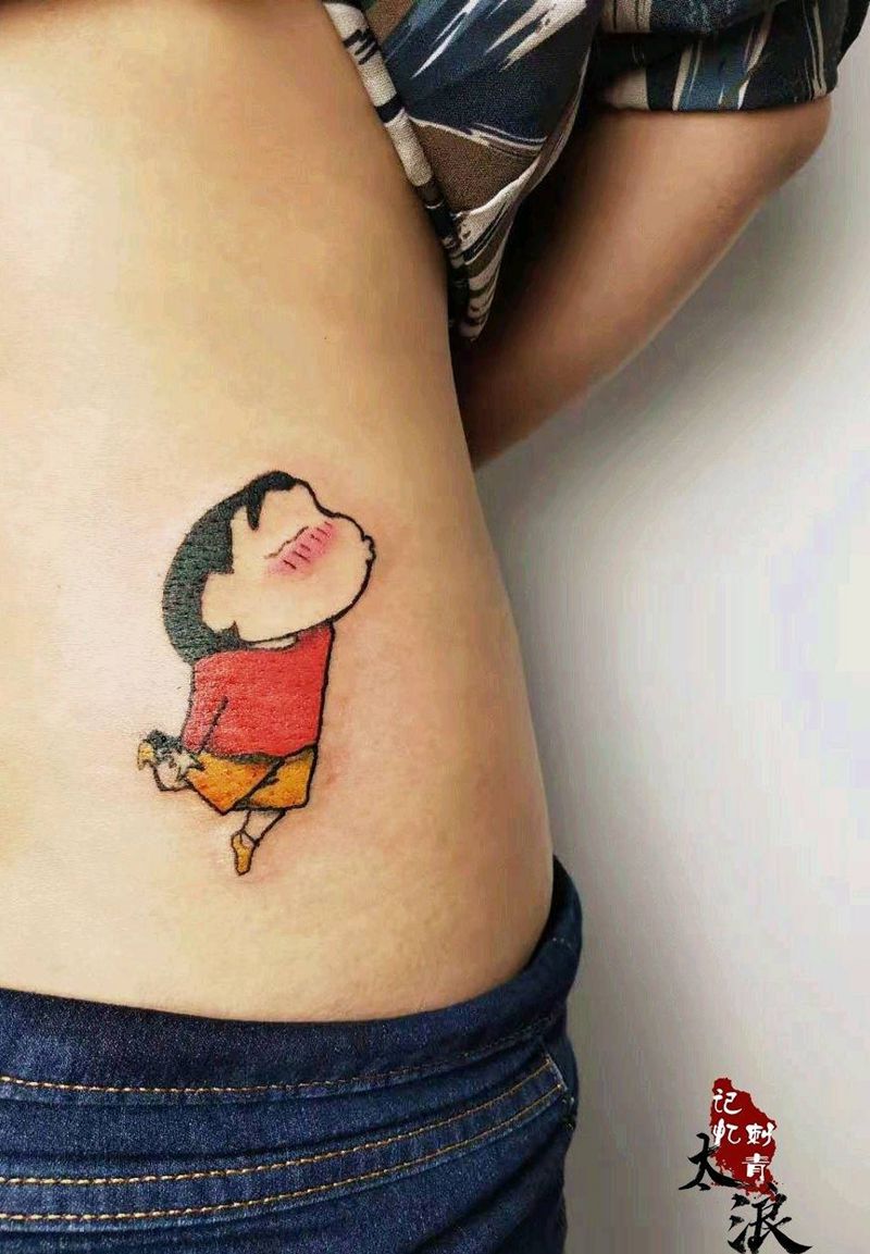 蜡笔小新纹身图片_腰部纹身图案