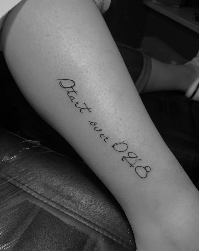 小字母纹身图片_腿部花体字纹身图案