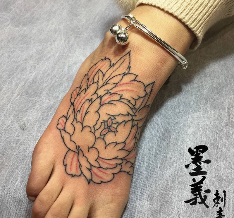 脚面牡丹纹身图片_成品肩部欧美手部背部字符静物几何植物纹身图案