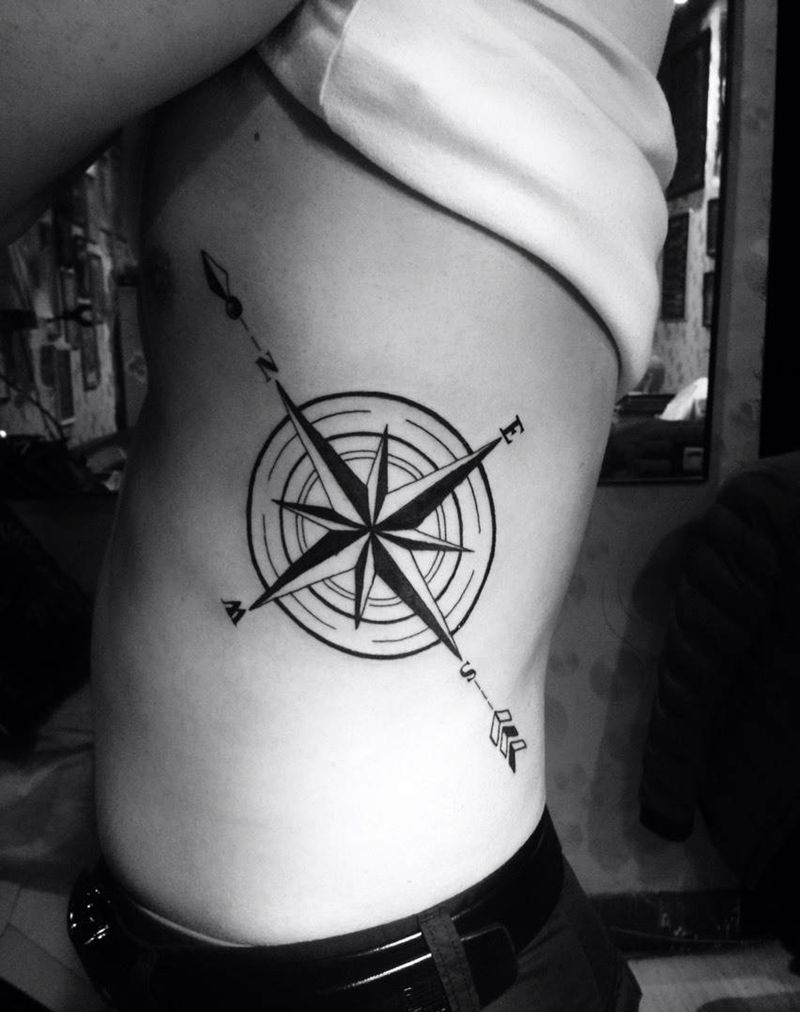 指南针纹身图片_成品腹部习俗几何侧肋纹身图案