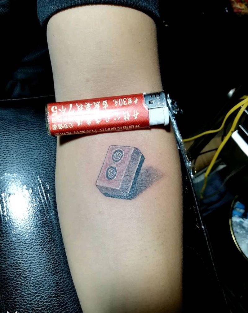 二筒纹身图片_手臂欧美写实纹身图案