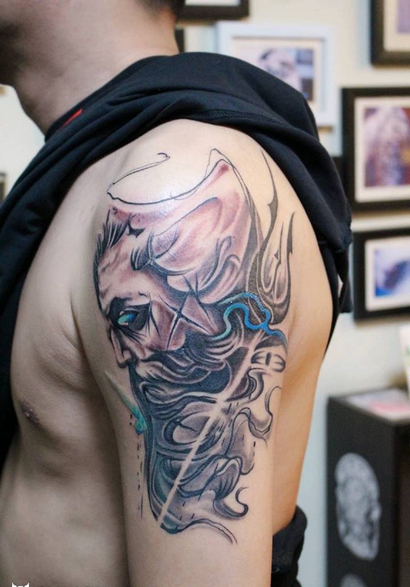 波塞冬纹身图片_臀部纹身图案