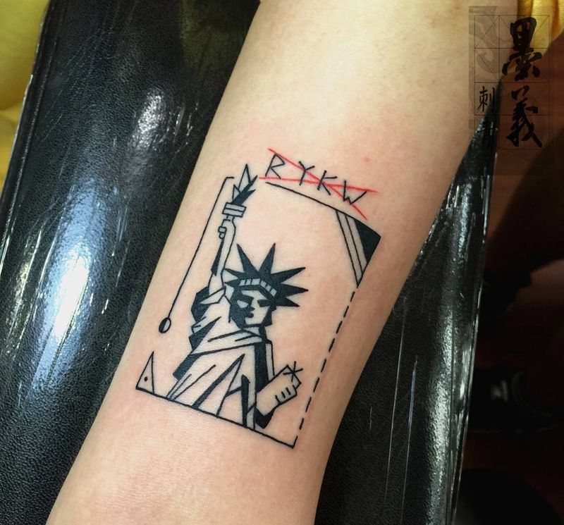 火炬手纹身图片_手部肩部手稿成品腰部宗教字符写实几何纹身图案