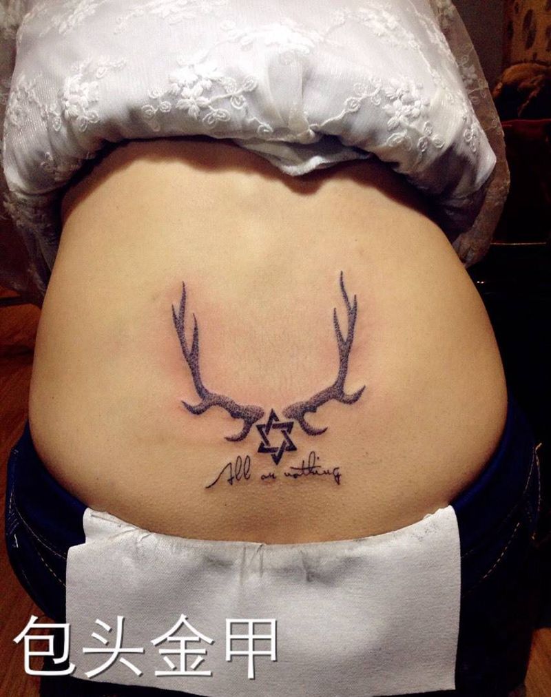 点刺鹿角纹身图片