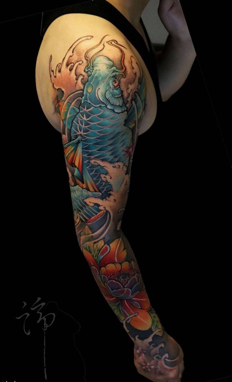 花臂纹身图片_手臂手部新传统水彩鱼 花 浪纹身图案