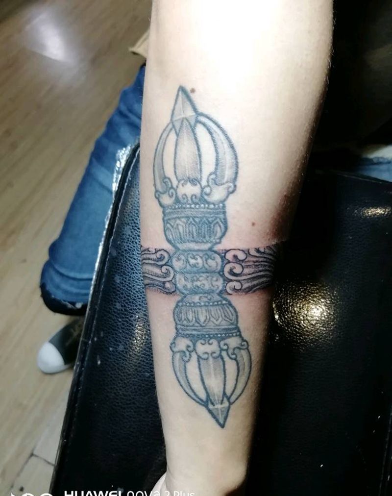 臂环点刺纹身图片_手臂新传统纹身图案