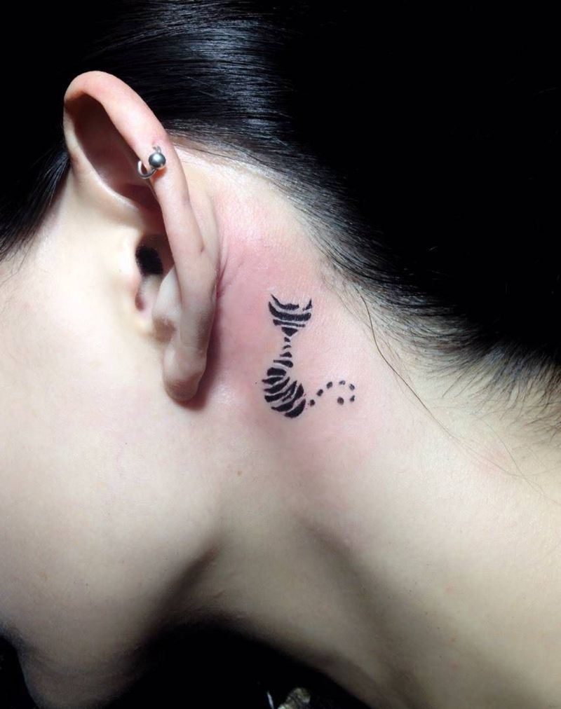 小猫纹身图片_成品颈部清新动物纹身图案