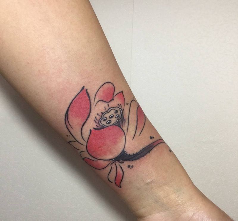 水墨荷花纹身图片_成品手臂传统清新植物纹身图案