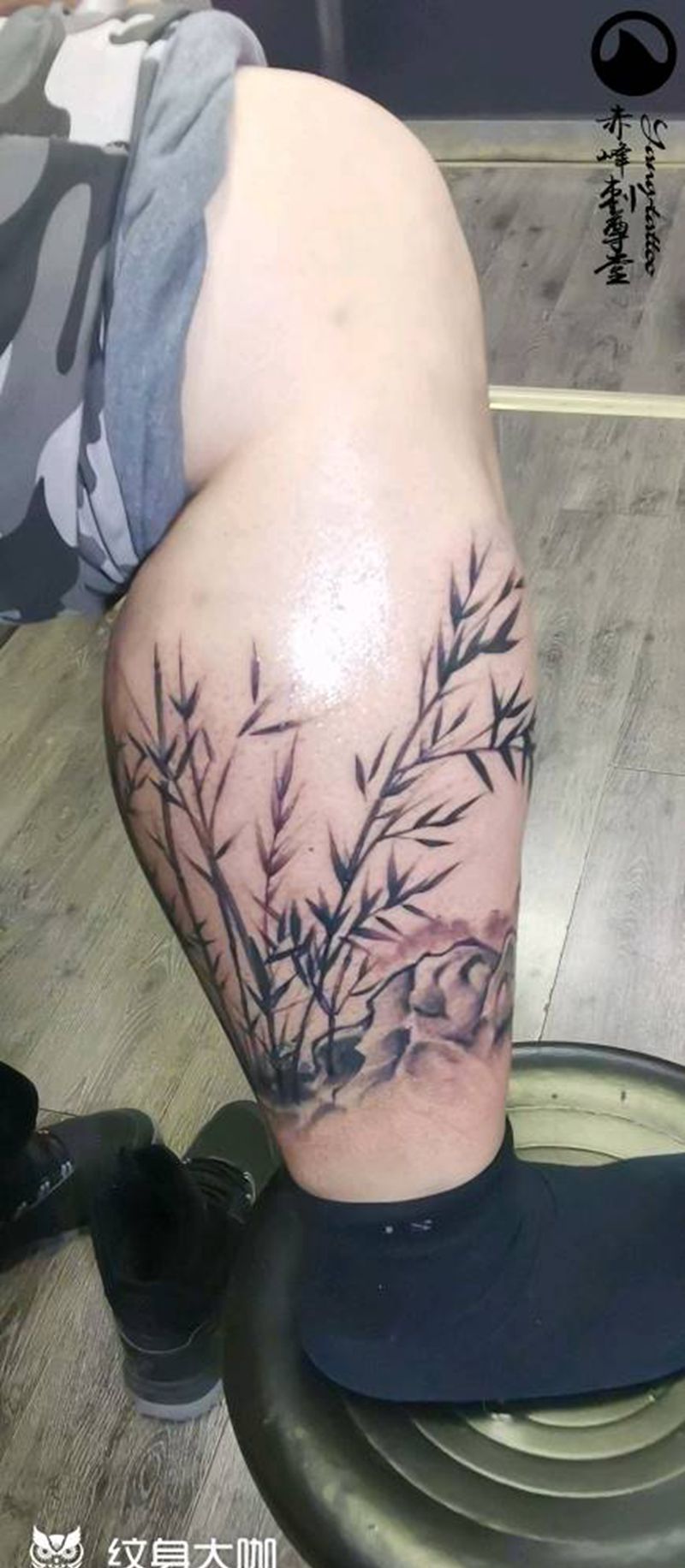 赤峰刺尊堂-满江红纹身图片_腿部水墨纹身图案