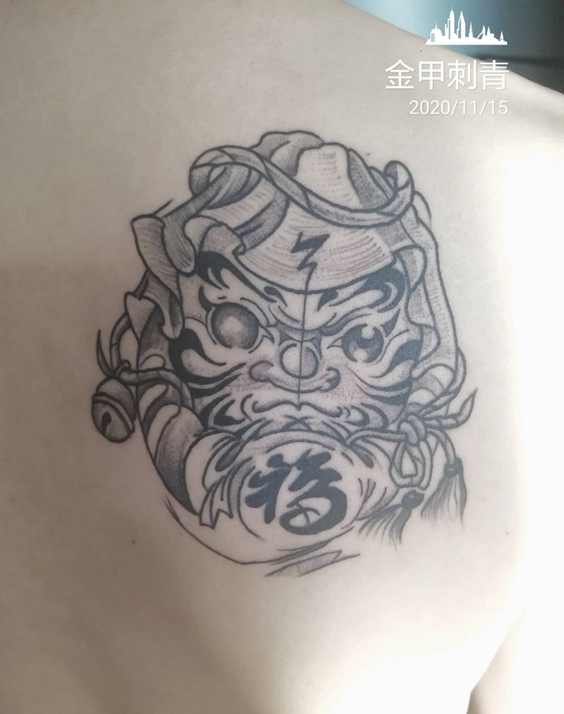 达摩蛋纹身图片_肩部New School纹身图案