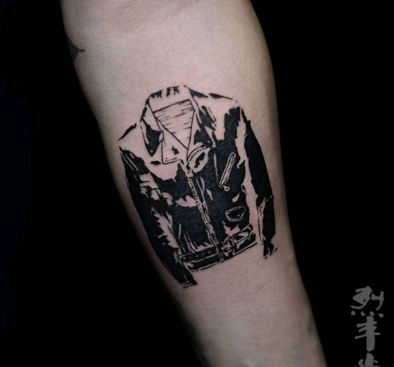 皮衣纹身图片_手臂水墨哈雷皮衣纹身图案