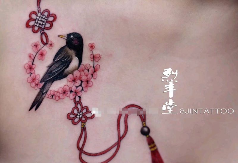 中国风纹身图片_胸部肩部新传统中国风喜鹊中国结纹身图案