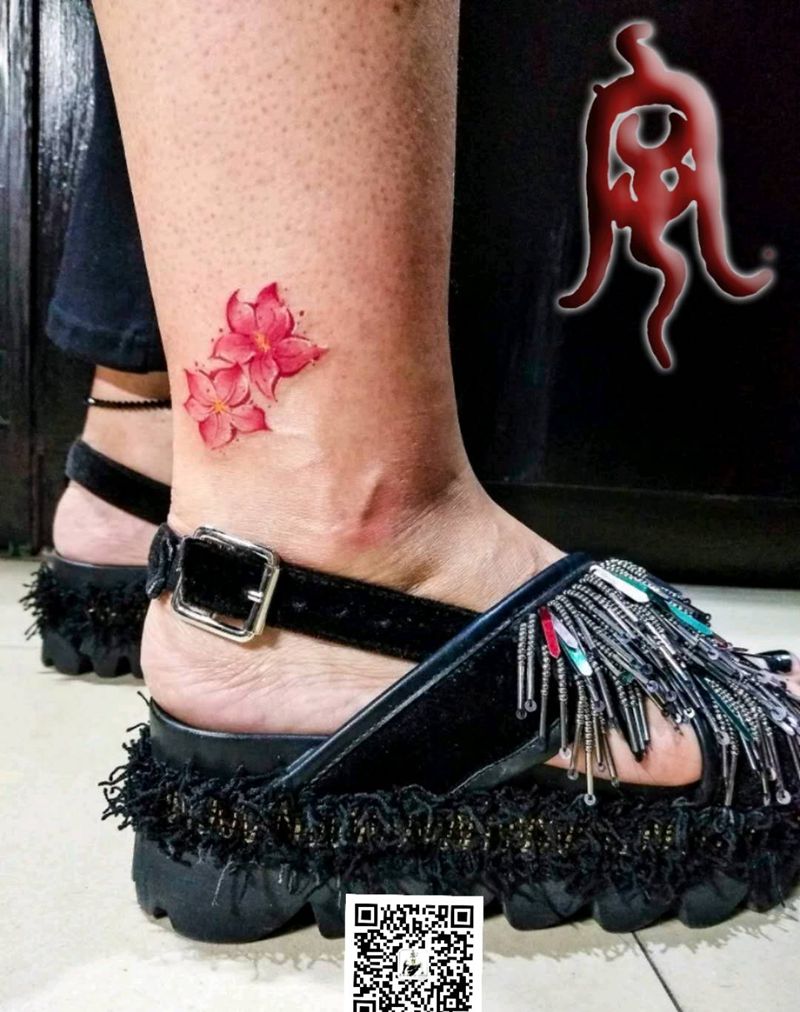 小花纹身图片_腿部清新植物宇刺青成品纹身图案