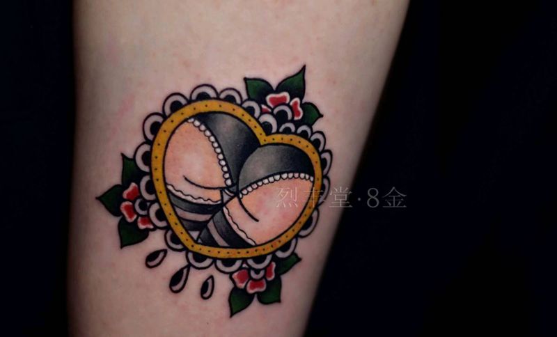 心形臀纹身图片_手臂Old SchoolNew School心形臀部纹身图案