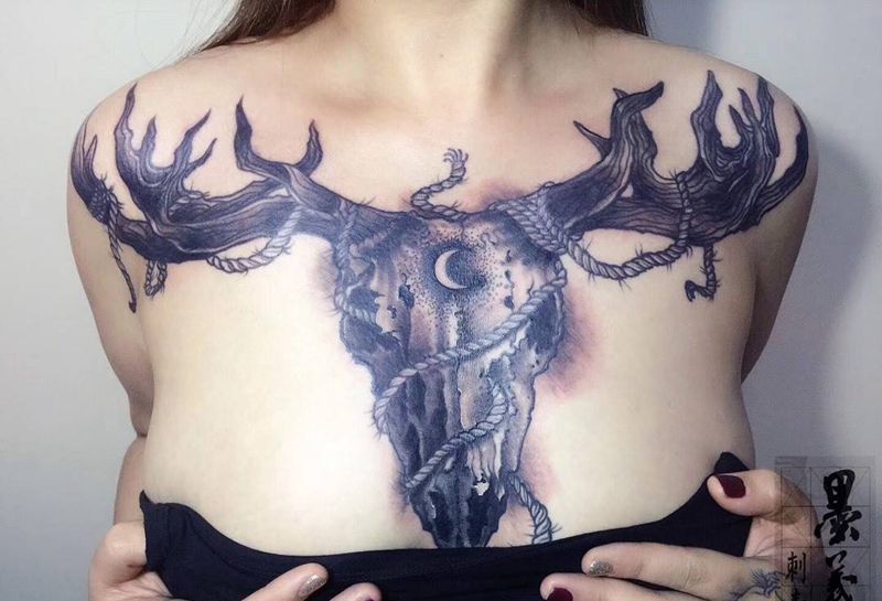 鹿头纹身图片_成品胸部欧美清新动物原创纹身图案