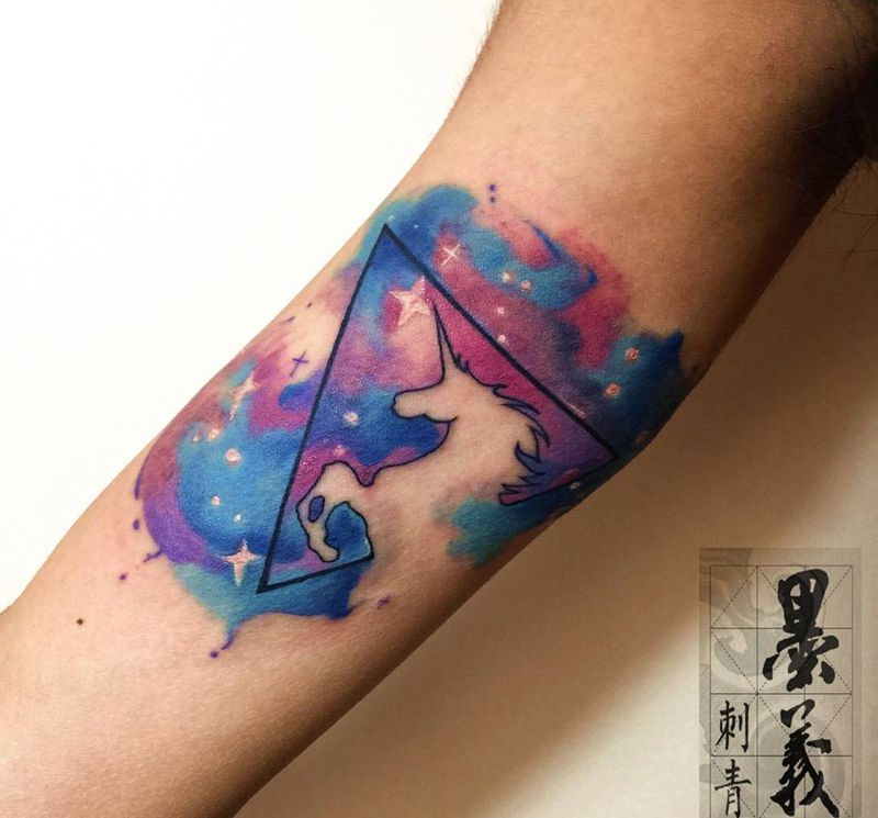 星空天马纹身图片_成品手臂清新欧美几何静物动物字符纹身图案