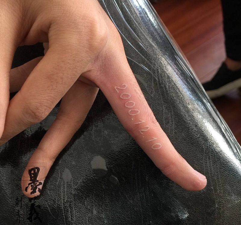 白色纹身图片_肩部手稿成品几何人物欧美传统国画纹身图案