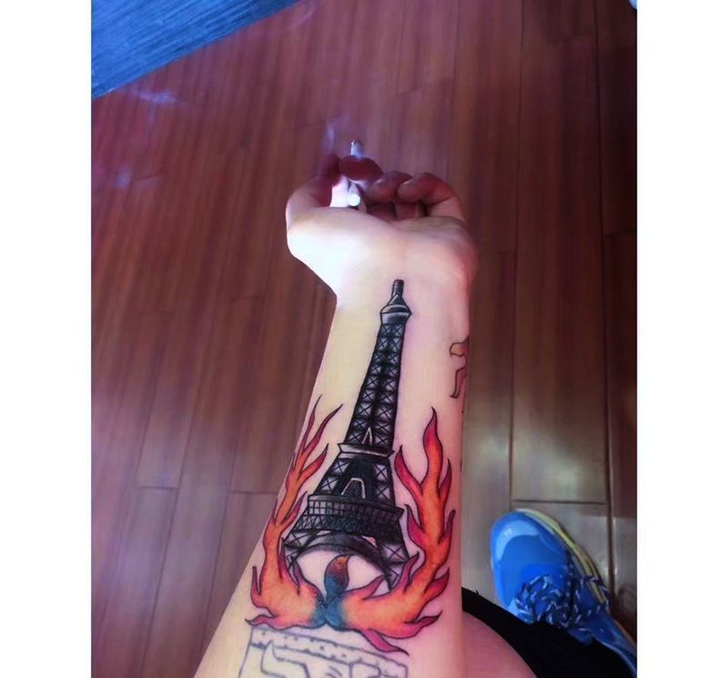 巴黎铁塔遮盖纹身图片_手臂Old School纹身图案