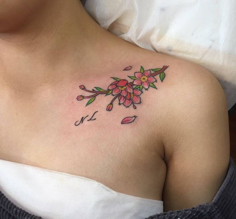 樱纹身图片_成品胸部清新传统植物纹身图案