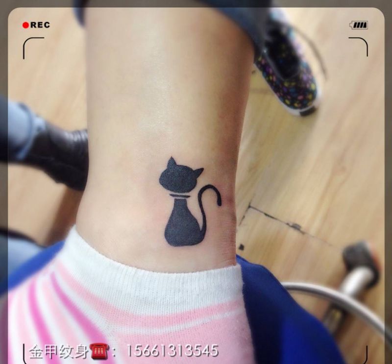 脚踝小猫纹身图片