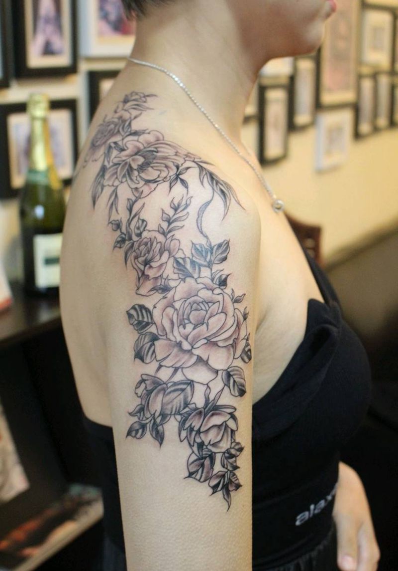 素花纹身图片_肩部纹身图案