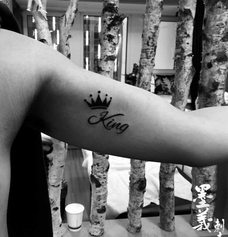 小字母纹身图片_成品手稿肩部背部手部习俗国画字符静物情侣纹身图案