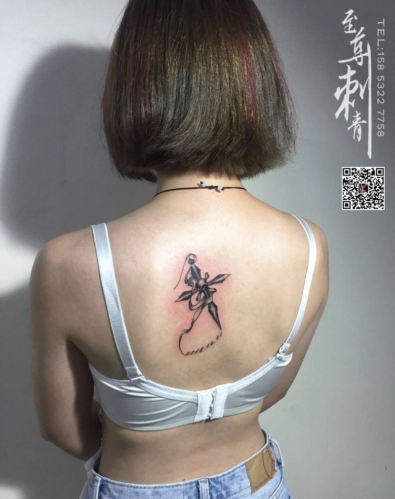 十字架纹身图片_成品背部欧美宗教字符纹身图案