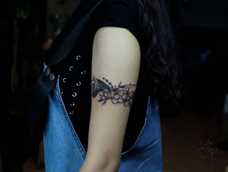 花纹身图片_手部点刺花 小清新纹身图案