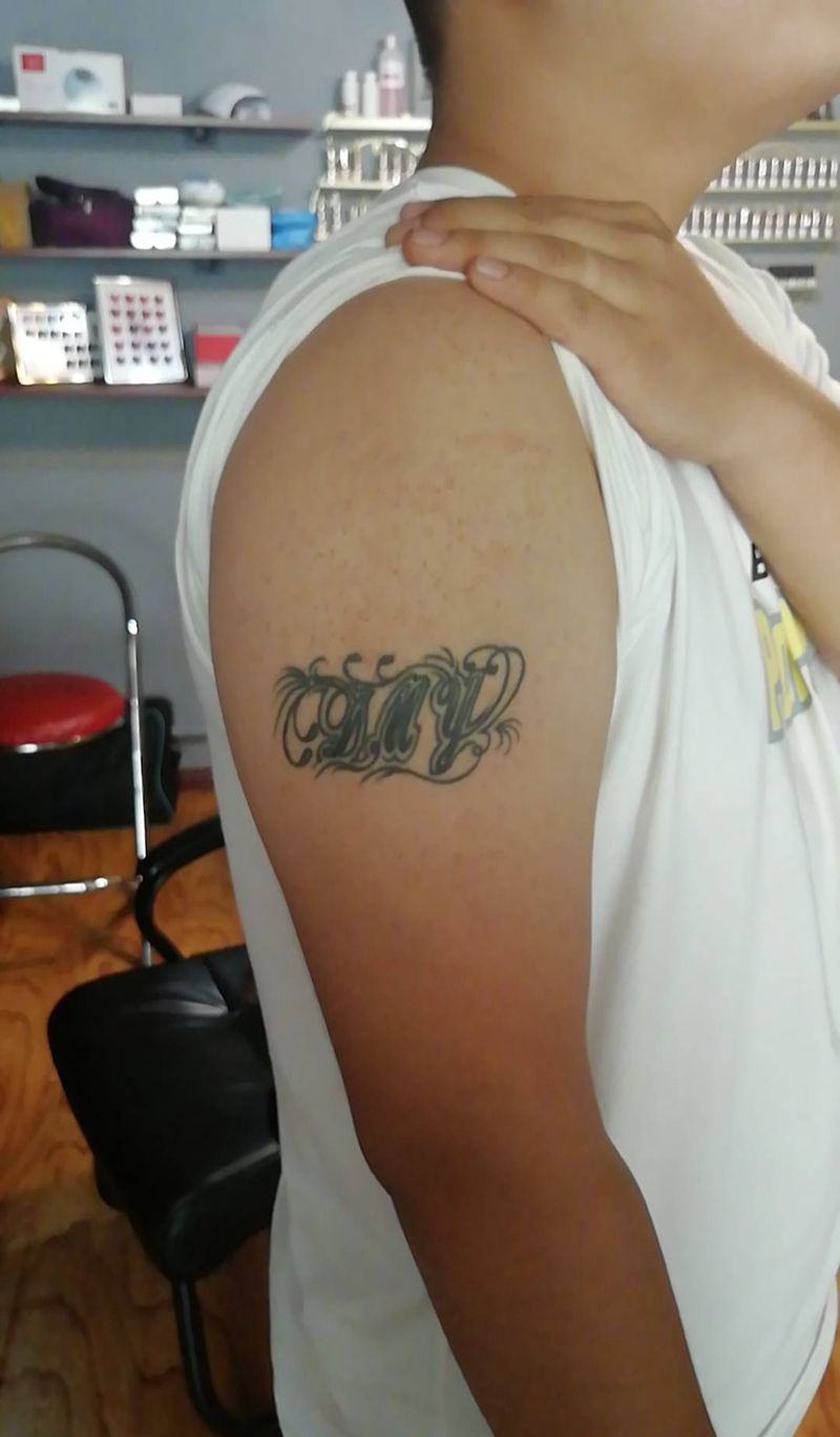 遮盖字母纹身图片_手臂遮盖字母纹身图案