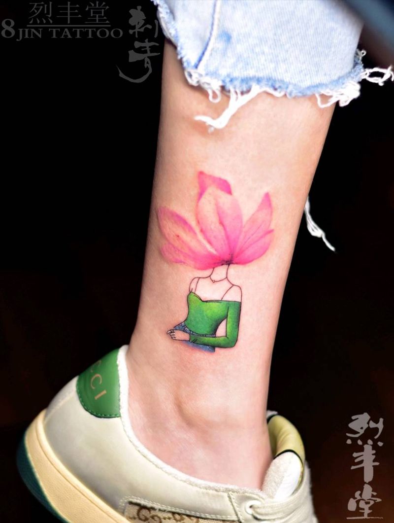 无花纹身图片_腿部水彩欧美写实脚踝花无花纹身图案