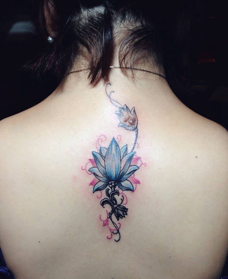 莲花纹身图片_成品背部颈部清新植物纹身图案