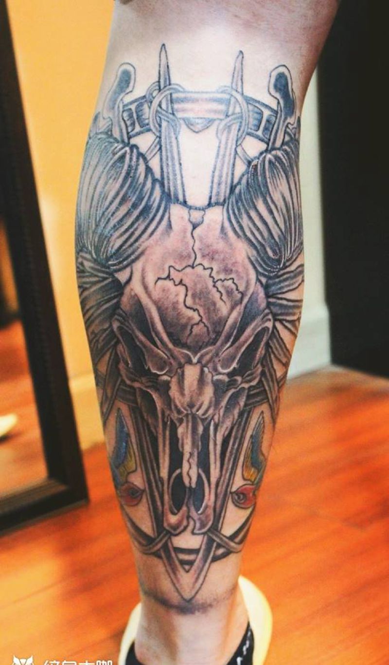 羊头纹身图片_腿部纹身图案